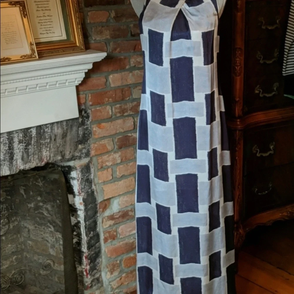 Silk dress , excellent condition is like size 2 - Picture 1 of 4